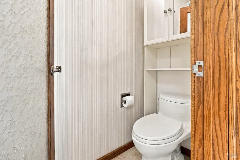 1672 Deer Run Santa Rosa, CA 95405