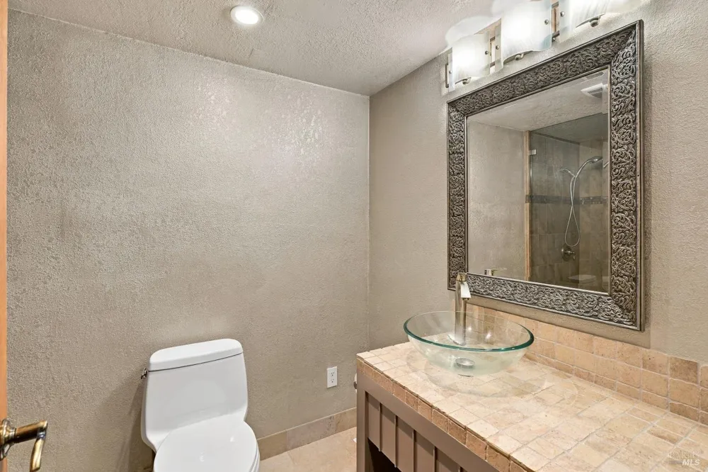 1672 Deer Run Santa Rosa, CA 95405