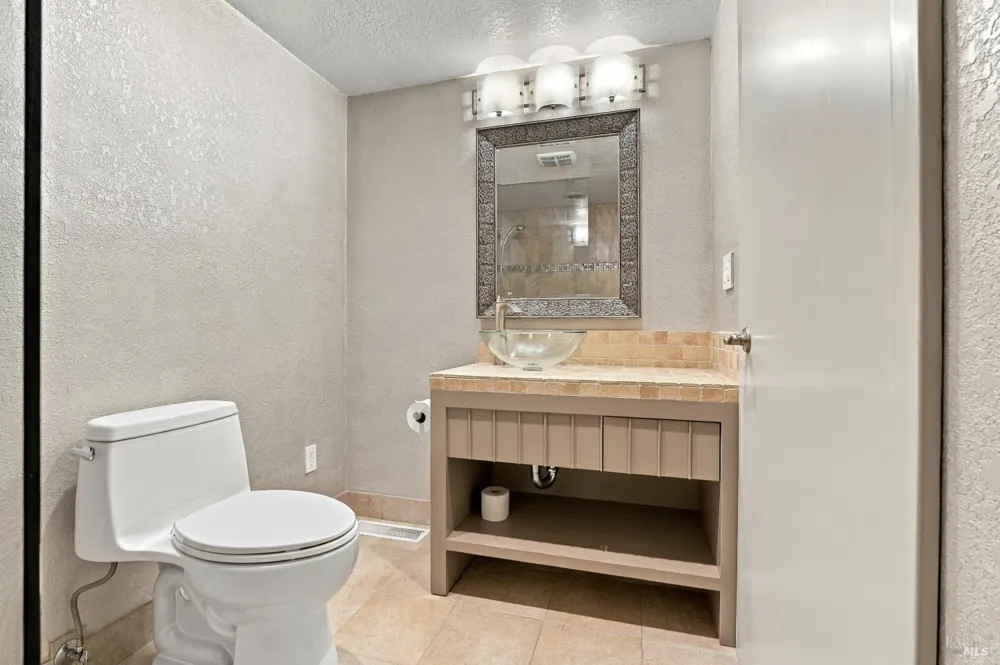 1672 Deer Run Santa Rosa, CA 95405