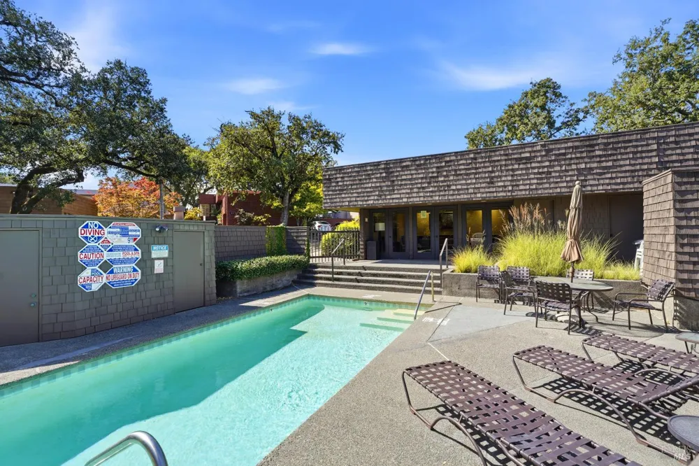 1672 Deer Run Santa Rosa, CA 95405