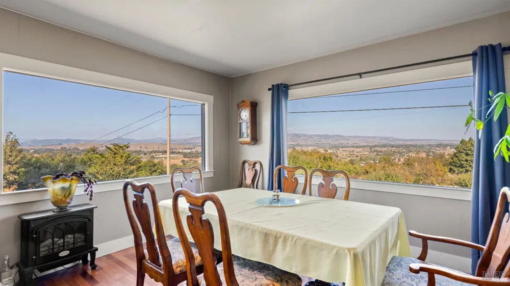 395 Monte Vista Lane Petaluma, CA 94952