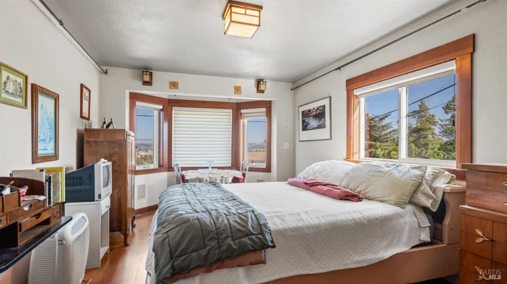 395 Monte Vista Lane Petaluma, CA 94952