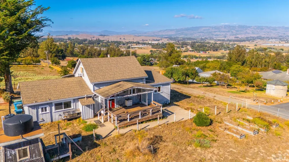395 Monte Vista Lane Petaluma, CA 94952