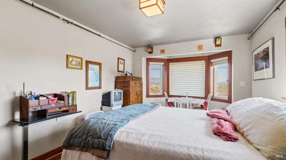 395 Monte Vista Lane Petaluma, CA 94952