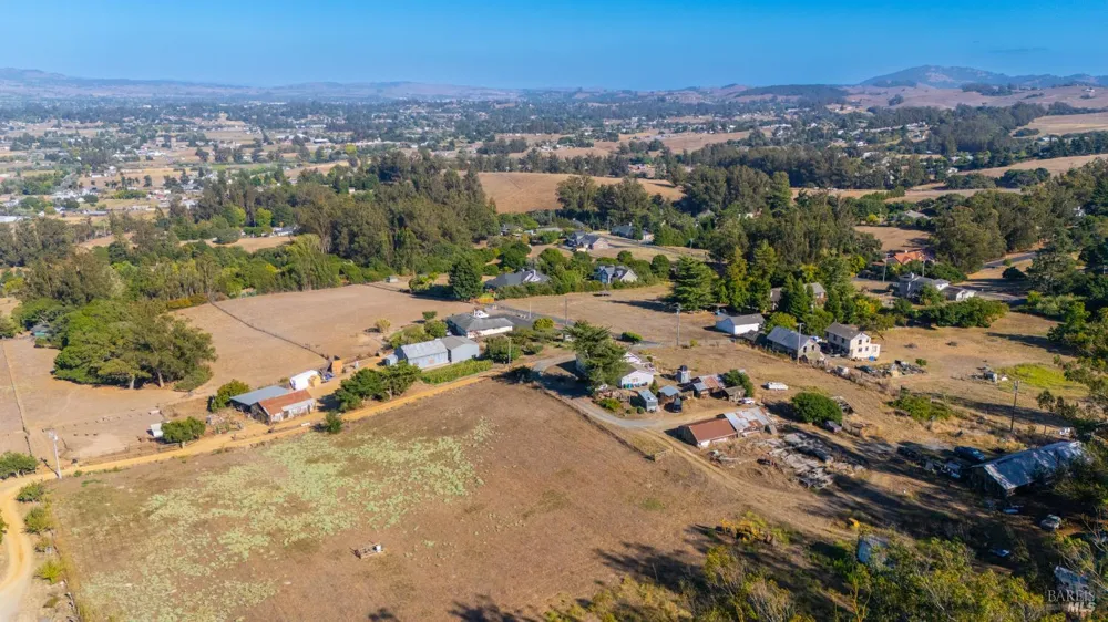 395 Monte Vista Lane Petaluma, CA 94952