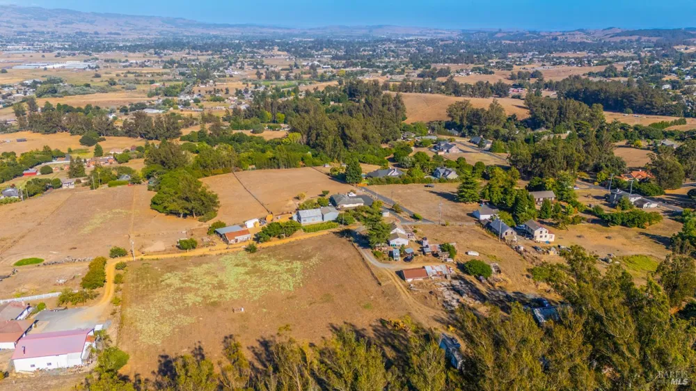 395 Monte Vista Lane Petaluma, CA 94952