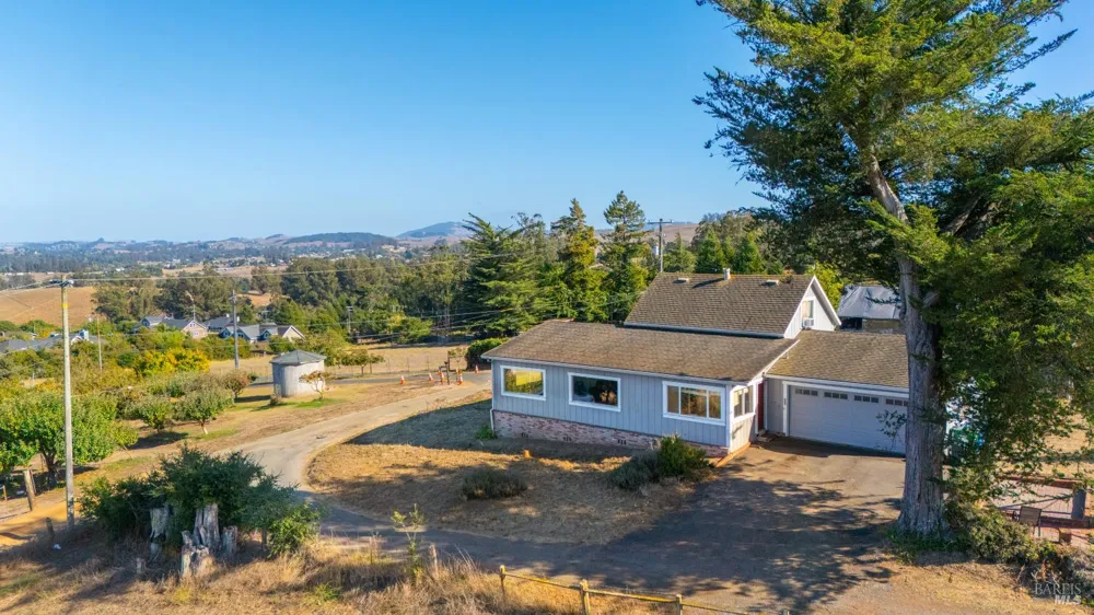 395 Monte Vista Lane Petaluma, CA 94952