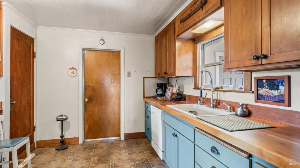 395 Monte Vista Lane Petaluma, CA 94952