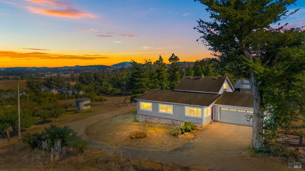 395 Monte Vista Lane Petaluma, CA 94952