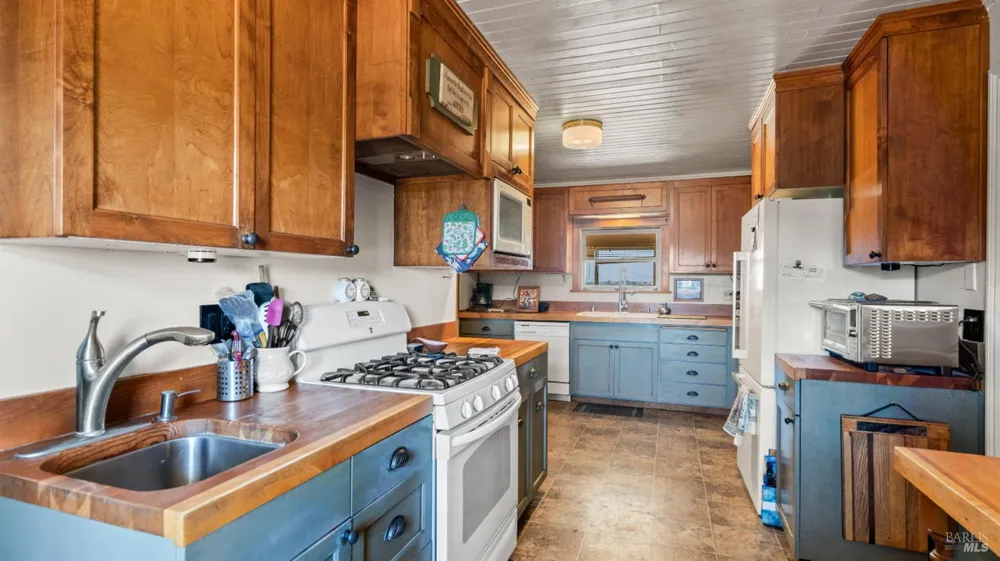 395 Monte Vista Lane Petaluma, CA 94952