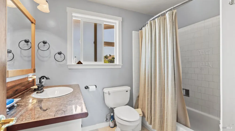 395 Monte Vista Lane Petaluma, CA 94952