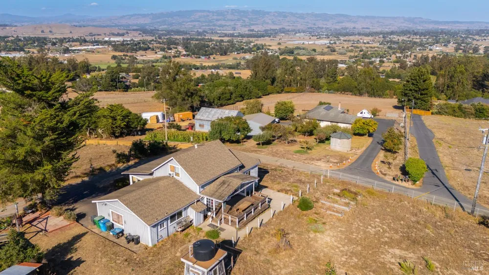 395 Monte Vista Lane Petaluma, CA 94952