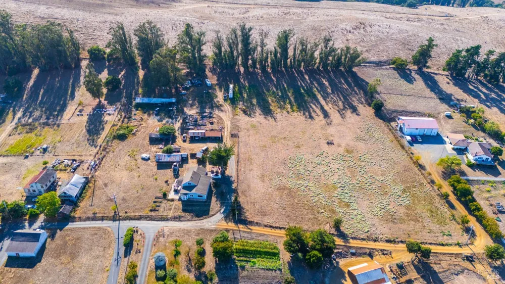 395 Monte Vista Lane Petaluma, CA 94952