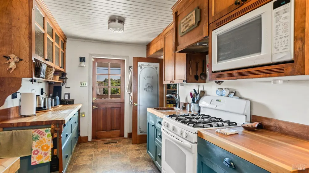 395 Monte Vista Lane Petaluma, CA 94952