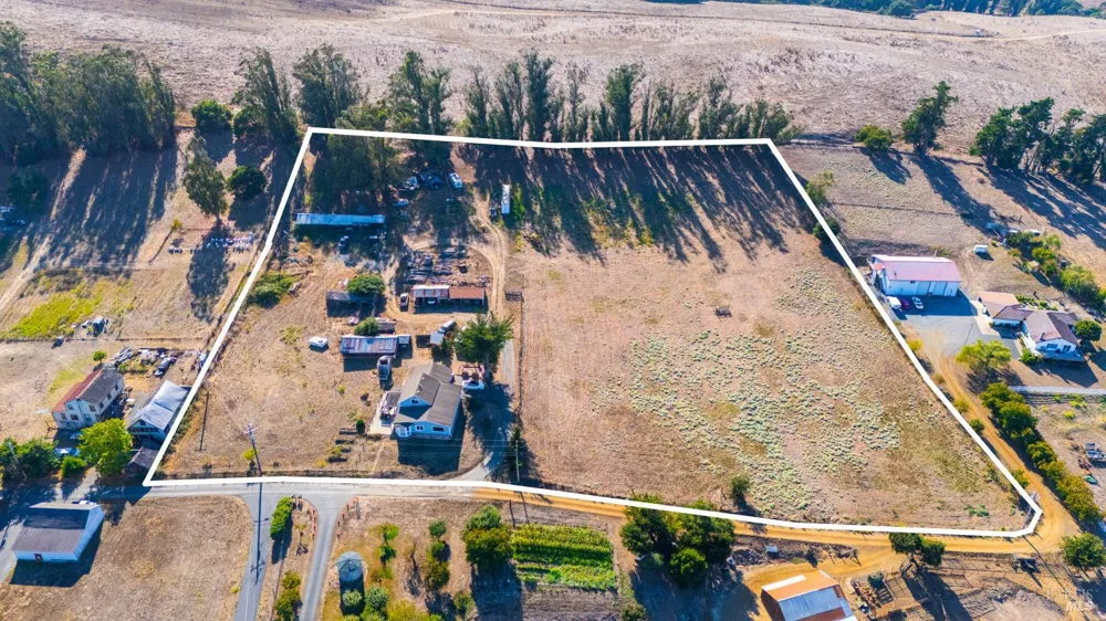 395 Monte Vista Lane Petaluma, CA 94952