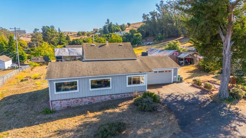395 Monte Vista Lane Petaluma, CA 94952