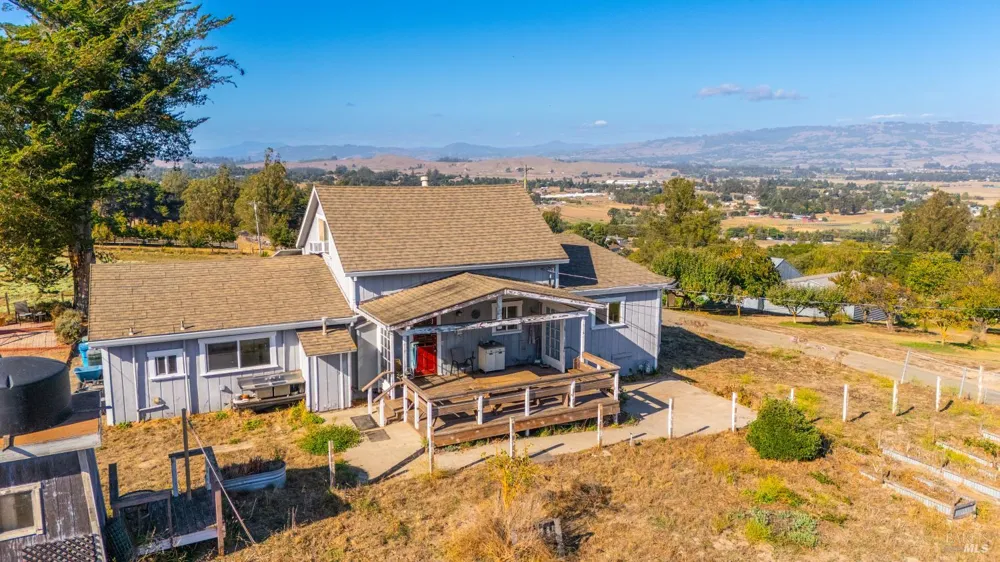 395 Monte Vista Lane Petaluma, CA 94952
