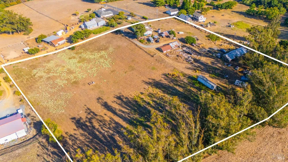 395 Monte Vista Lane Petaluma, CA 94952