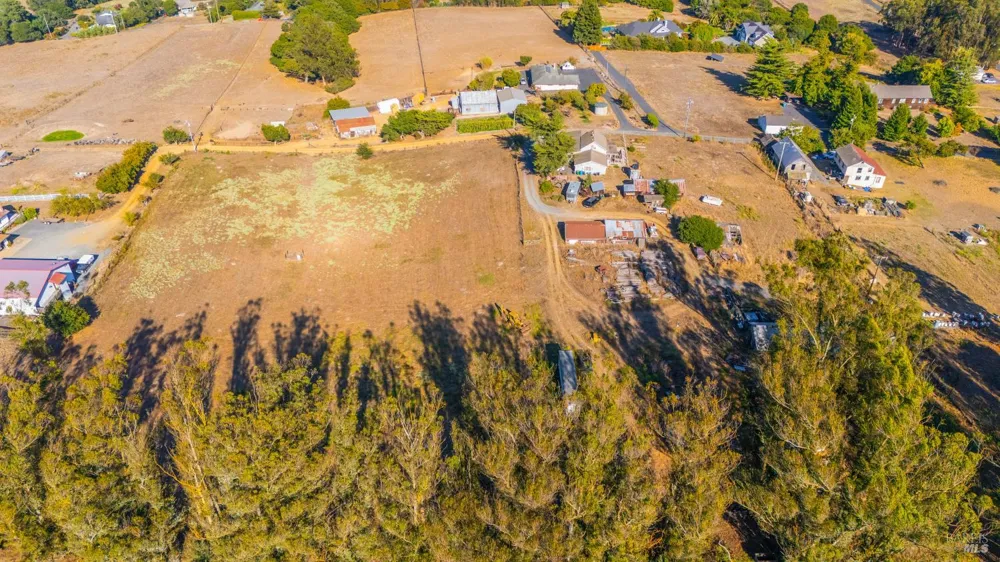 395 Monte Vista Lane Petaluma, CA 94952