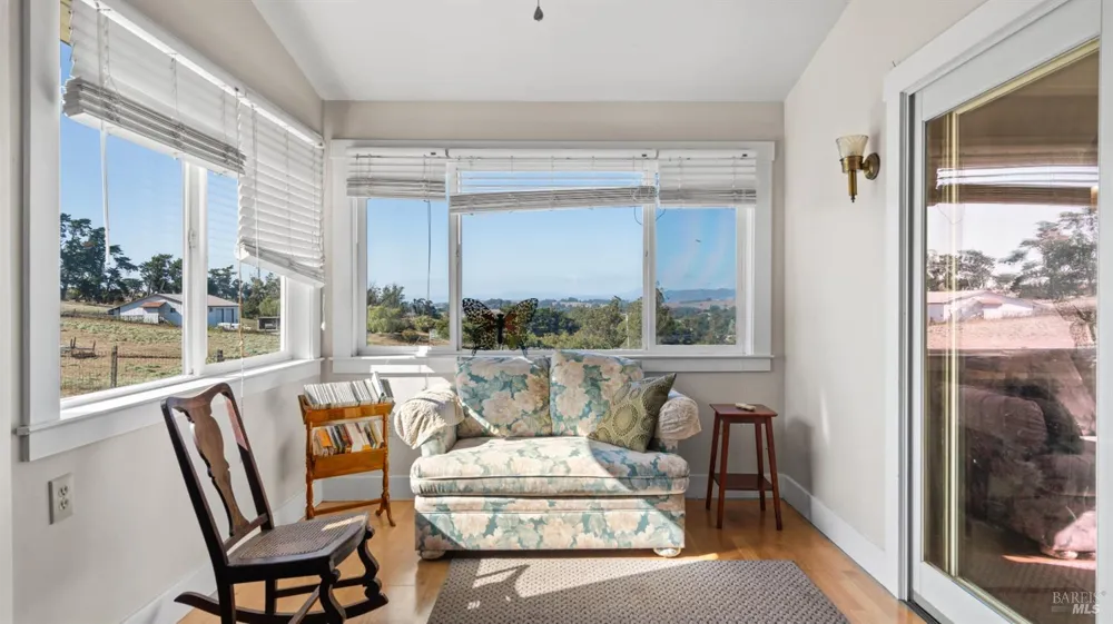395 Monte Vista Lane Petaluma, CA 94952