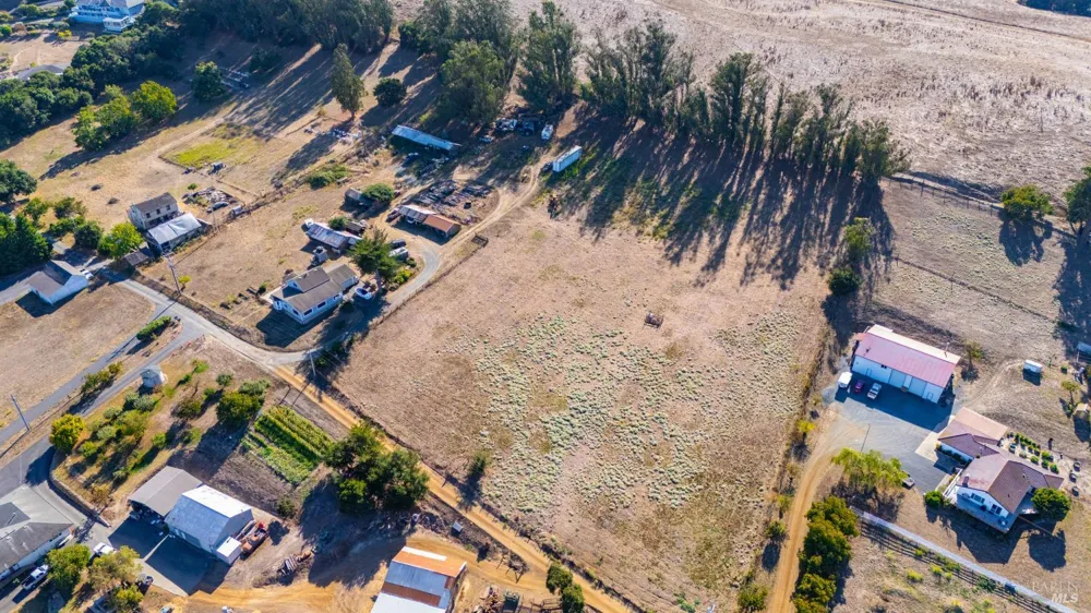 395 Monte Vista Lane Petaluma, CA 94952