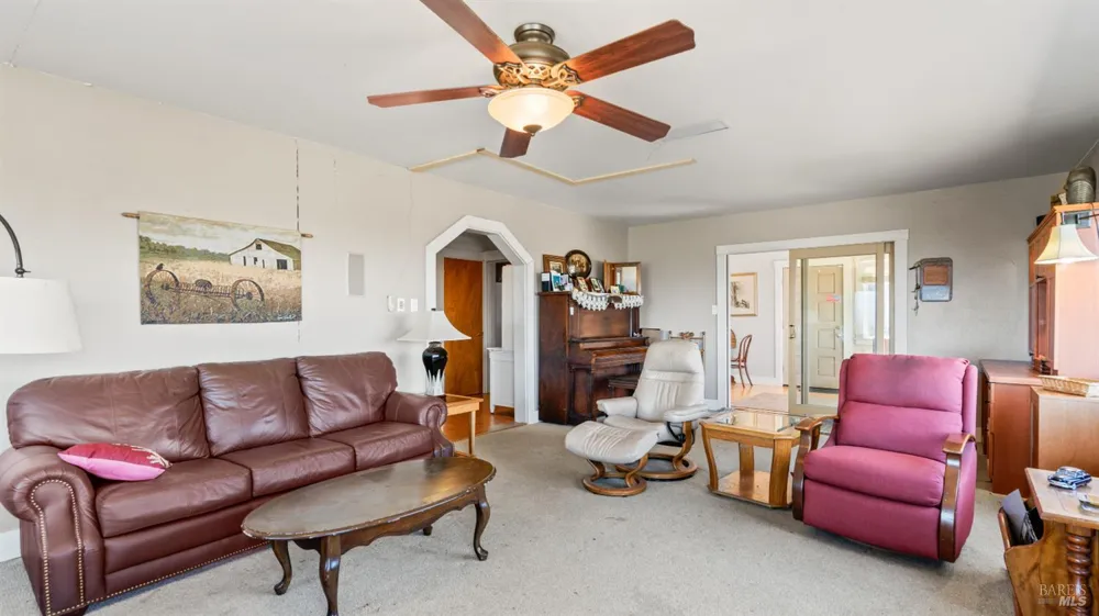 395 Monte Vista Lane Petaluma, CA 94952