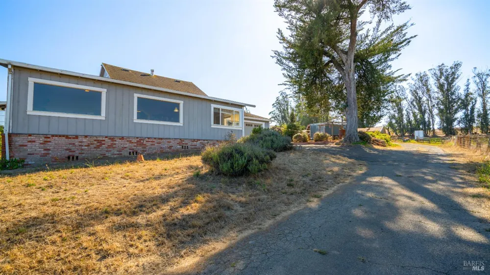 395 Monte Vista Lane Petaluma, CA 94952