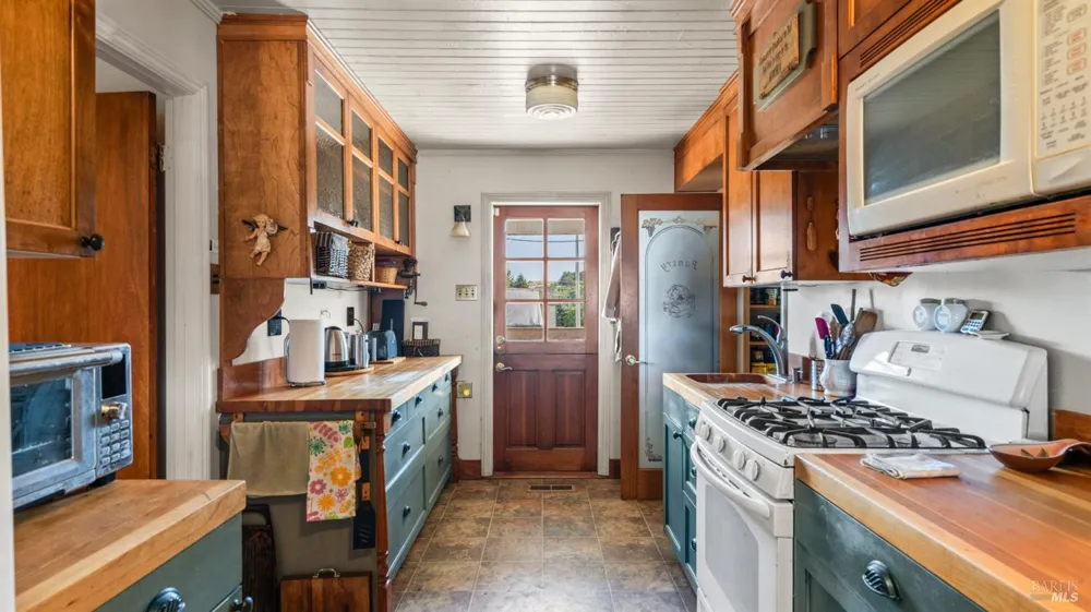 395 Monte Vista Lane Petaluma, CA 94952
