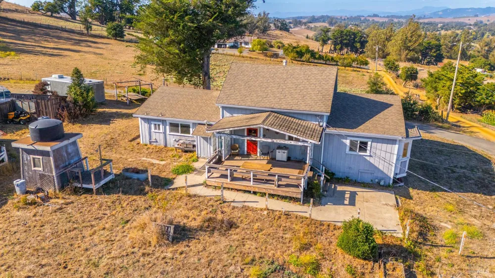 395 Monte Vista Lane Petaluma, CA 94952
