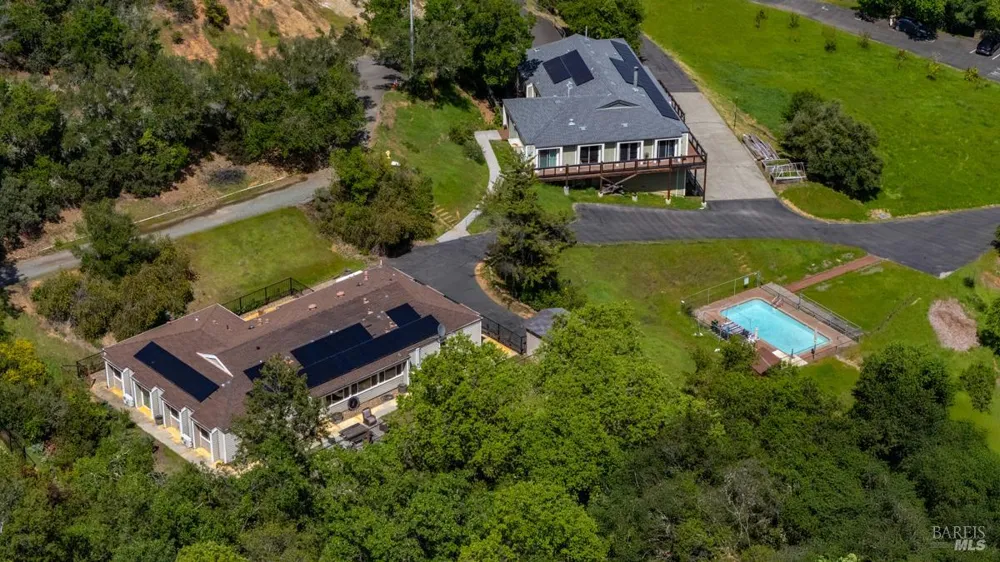 695 Cherry Creek Road Cloverdale, CA 95425