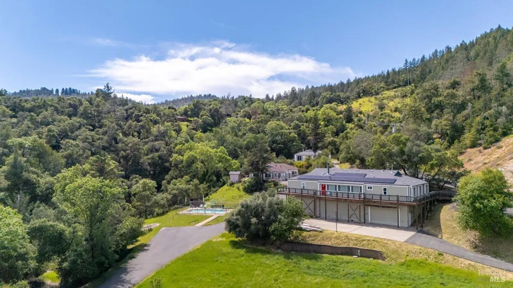 695 Cherry Creek Road Cloverdale, CA 95425