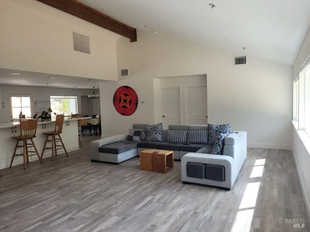 695 Cherry Creek Road Cloverdale, CA 95425