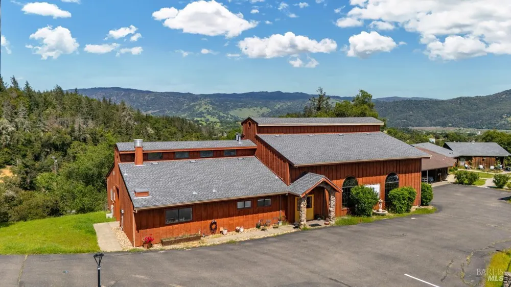 695 Cherry Creek Road Cloverdale, CA 95425