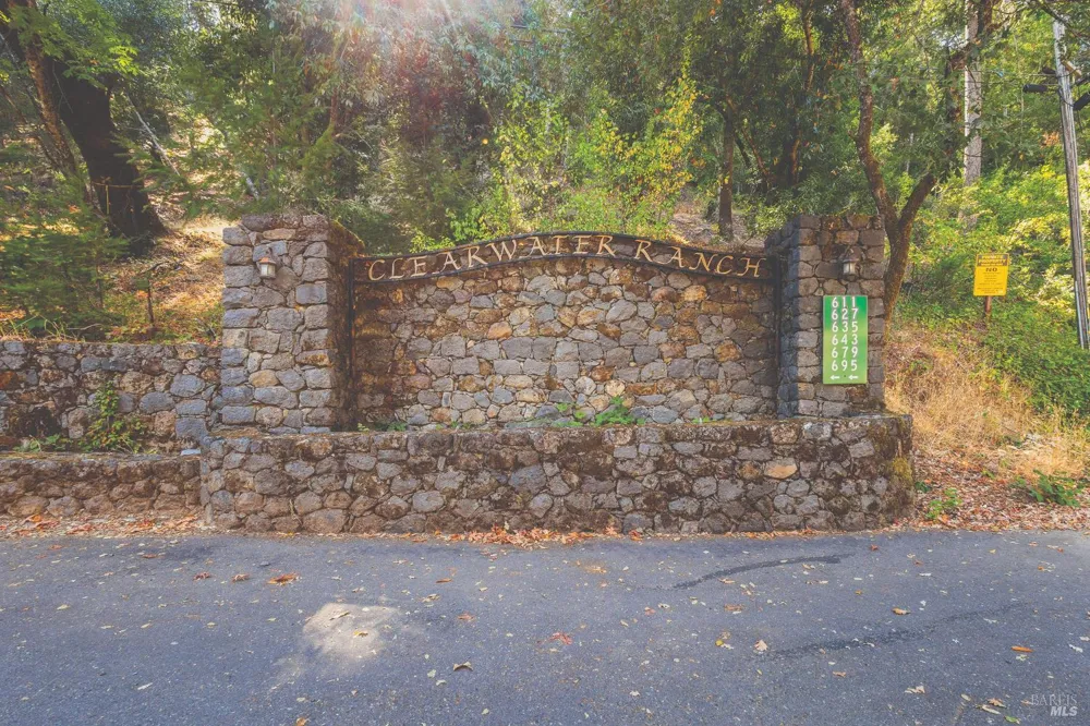 695 Cherry Creek Road Cloverdale, CA 95425