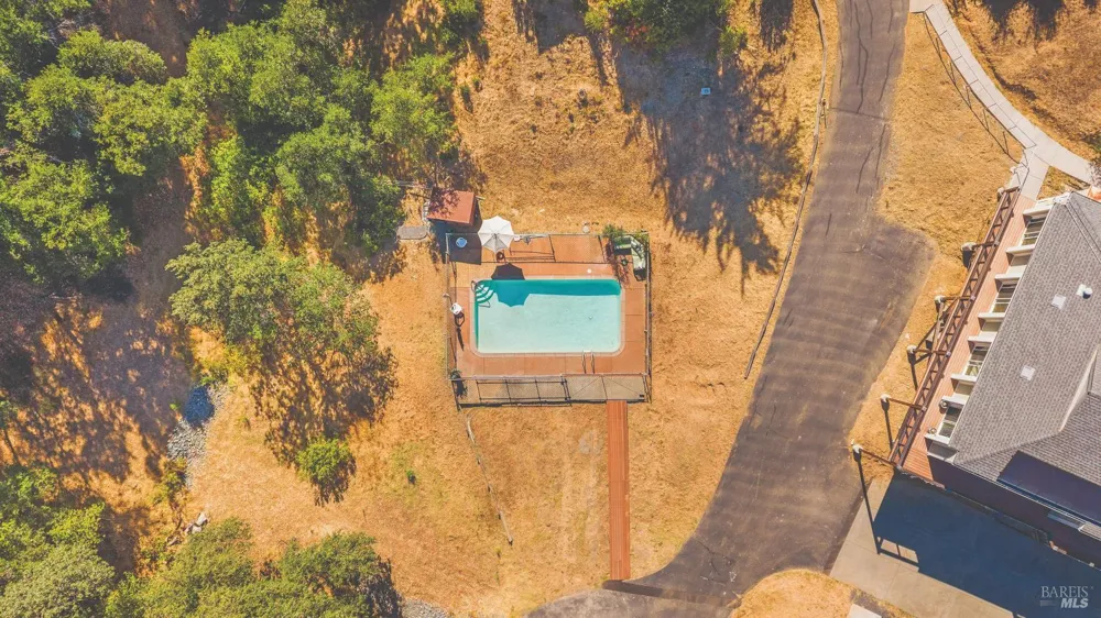 695 Cherry Creek Road Cloverdale, CA 95425