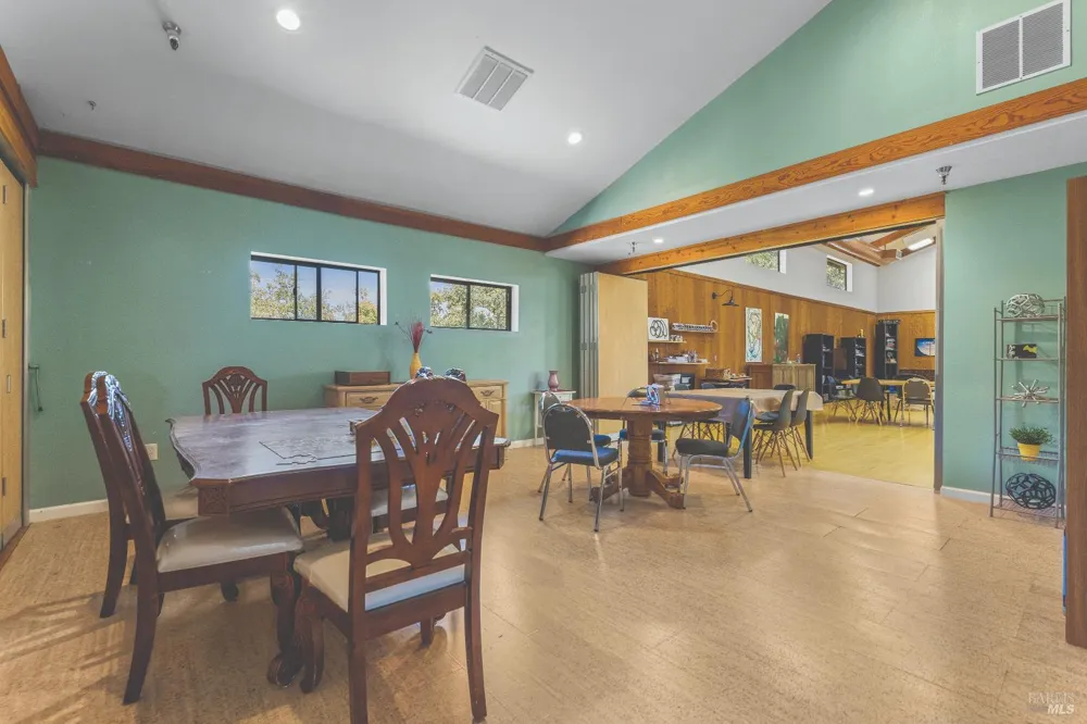 695 Cherry Creek Road Cloverdale, CA 95425