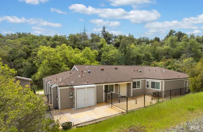 695 Cherry Creek Road Cloverdale, CA 95425