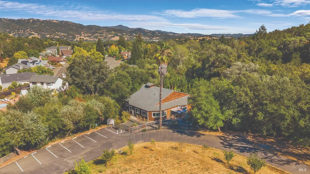 695 Cherry Creek Road Cloverdale, CA 95425