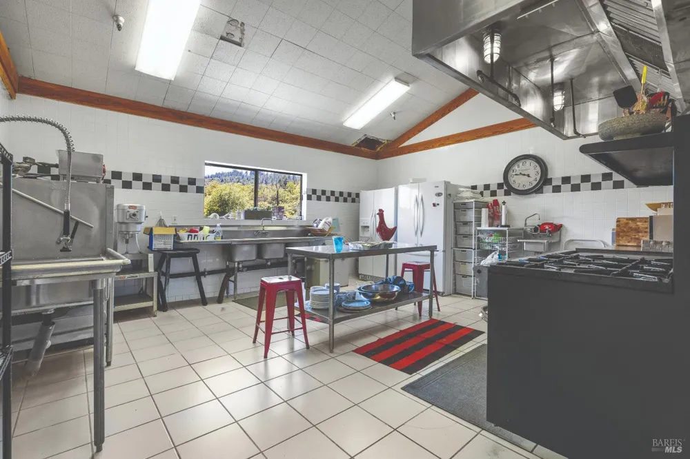695 Cherry Creek Road Cloverdale, CA 95425