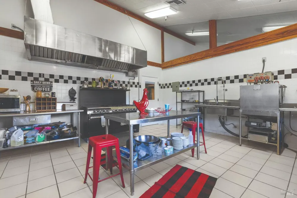 695 Cherry Creek Road Cloverdale, CA 95425