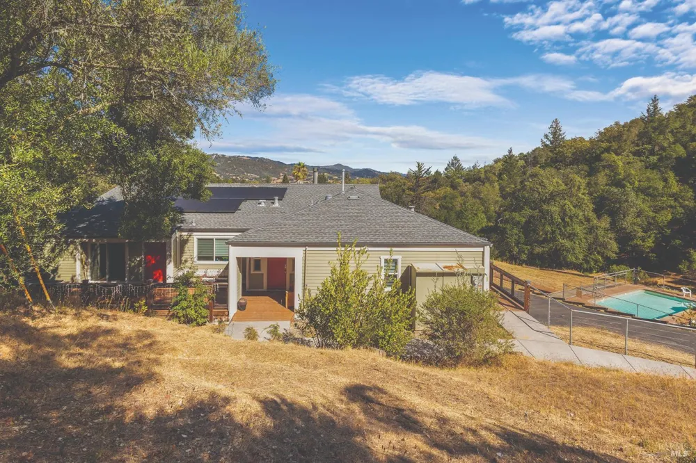 695 Cherry Creek Road Cloverdale, CA 95425