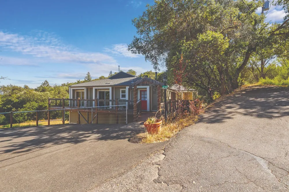 695 Cherry Creek Road Cloverdale, CA 95425