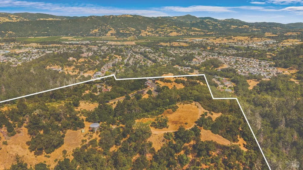 695 Cherry Creek Road Cloverdale, CA 95425