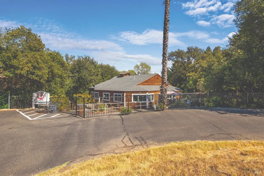 695 Cherry Creek Road Cloverdale, CA 95425