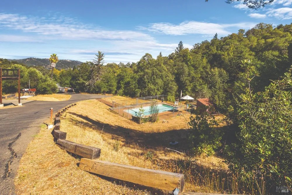 695 Cherry Creek Road Cloverdale, CA 95425