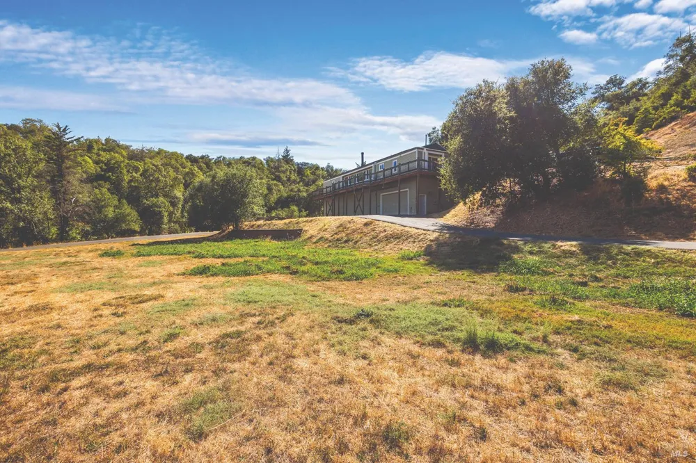 695 Cherry Creek Road Cloverdale, CA 95425
