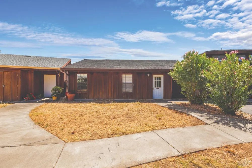 695 Cherry Creek Road Cloverdale, CA 95425