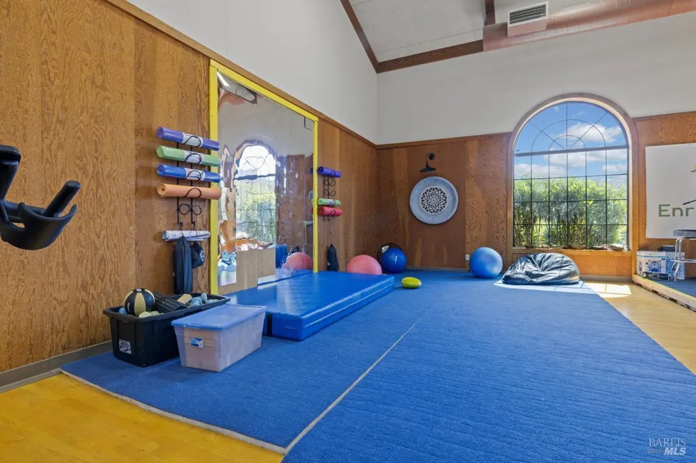 695 Cherry Creek Road Cloverdale, CA 95425