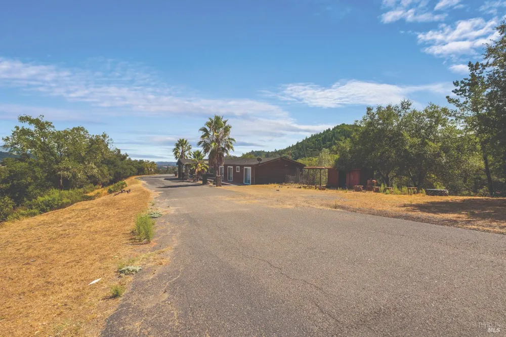 695 Cherry Creek Road Cloverdale, CA 95425