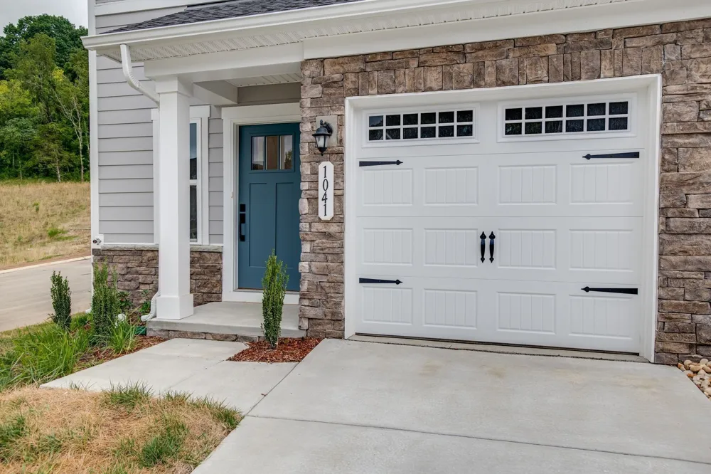 1041 Mountain View Dr Thompsons Station, TN 37179